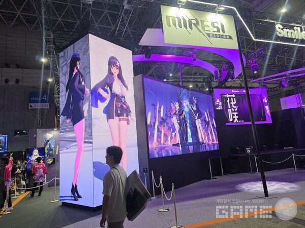 스마일게이트 도쿄게임쇼 2025 카제나 미래시 부스 /게임와이 촬영