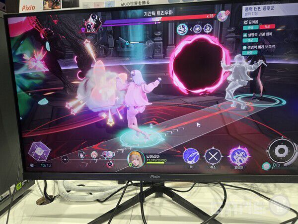 스마일게이트 부스 '미래시' 시연 현장 / 게임와이 촬영