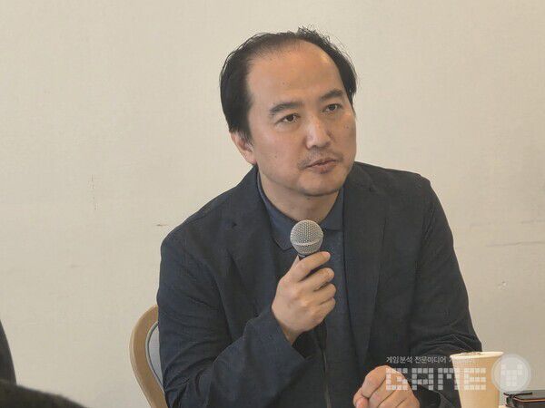 멀티플랫폼의 시대가 왔다고 강조하는 김진용 컴투스 일본 법인장.