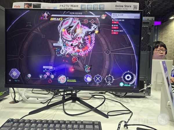 스마일게이트 부스 '미래시' 시연 현장 / 게임와이 촬영