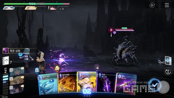 전투는 덱 카드 방식