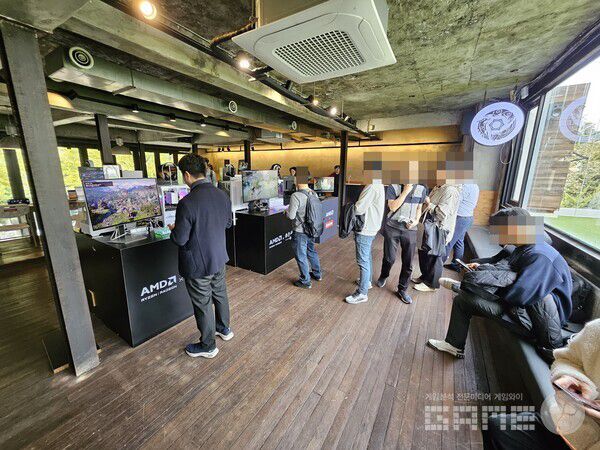 2층으로 올라가면 본격적으로 붉은사막을 플레이할 수 있다 / 게임와이 촬영