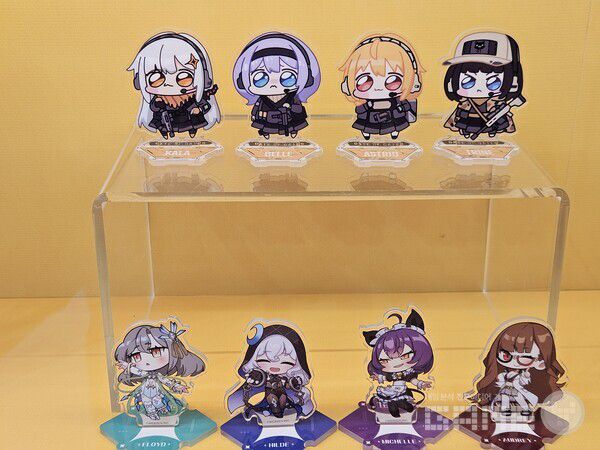 친숙한 그림체의 아크릴 굿즈들 / 게임와이 촬영