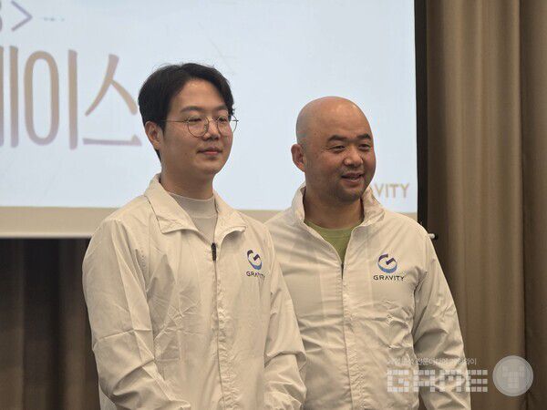 그라비티 정기동 PM과 중국 담당자 스티븐 시 /게임와이 촬영