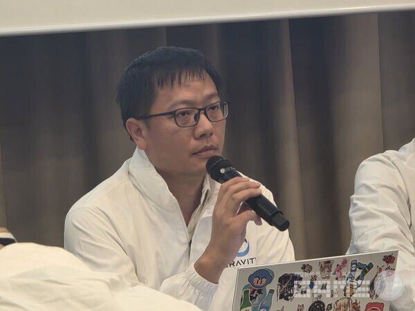 자오 강(Zhao Gang) 디자인 디렉터는 "원작 스킬 트리를 그대로 사용하되, 탈것이나 PC 전용 스킬을 추가해 전투가 더 재미있게 이루어질 수 있도록 했다"고 말했다.