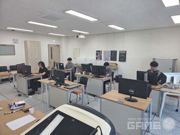 도깨비들 팀원들의 게임 개발 모습