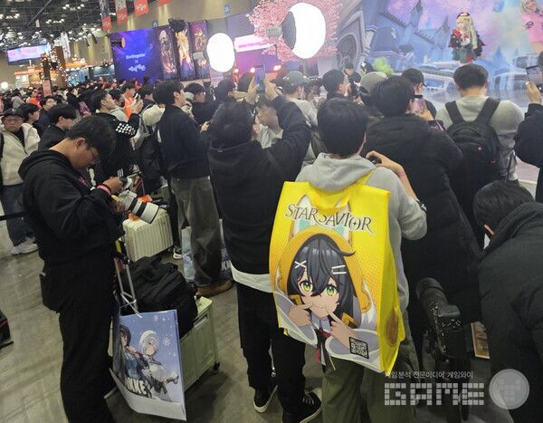 노란색이라 눈에 띈다. 스타 세이비어 백팩 /게임와이 촬영