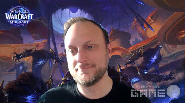 이언 해지코스타스 시니어 게임 디렉터(Ion Hazzikostas, Senior Game Director)