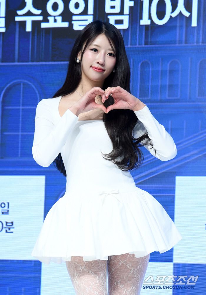 Mnet '커플팰리스2' 제작발표회가 4일 서울 강남구 논현동 엘리에나 호텔에서 열렸다. 미주가 포토타임을 갖고 있다. 논현동=박재만 기자 pjm@sportschosun.com/2025.02.04/