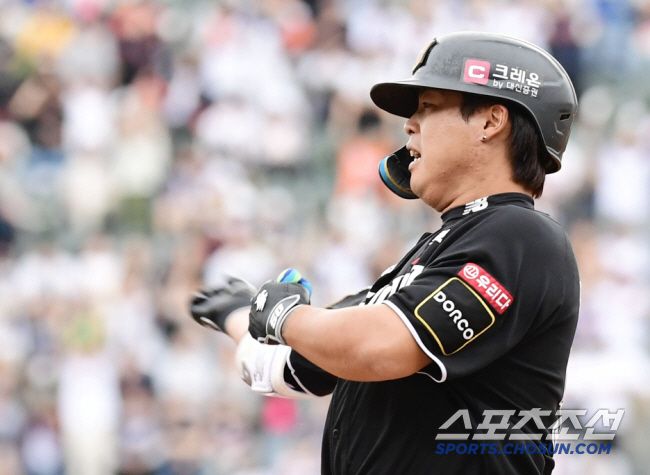 3일 잠실야구장에서 열린 KT와 두산의 와일드카드 2차전. 6회 1사 3루. 1타점 적시타를 날린 KT 강백호. 잠실=송정헌 기자songs@sportschosun.com/2024.10.03/