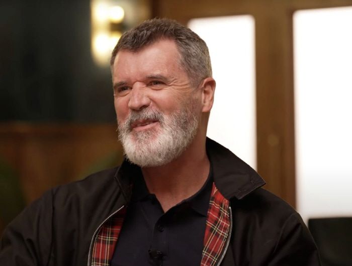 '로이 킨 씨, 이제 좀 조용히 하시죠'  토트넘 홋스퍼의 '중원 사령관' 제임스 매디슨(29)이 결승골을 앞세워 화려하게 복귀했다. 매디슨은 17일 새벽 1시30분(이하 한국시각) 영국 런던 토트넘 홋스퍼 스타디움에서 열린 맨체스터 유나이티드와의 2024~2025시즌 잉글랜드 프리미어리그(EPL) 25라운드 홈경기에 선발로 전반 13분 결승골을 넣으며 팀의 1대0 승리를 이끌었다.   골을 넣은 뒤 다트 세리머니에 이어 '조용히 하라'는 의미를 담아 검지손가락을 세워 입술에 댄 '쉿 세리머니'로 마무리했다. 자신을 향해 혹평을 쏟아낸 맨유 레전드 출신 평론가 로이 킨을 저격한 세리머니로 볼 수 있다.  미러 기사캡쳐