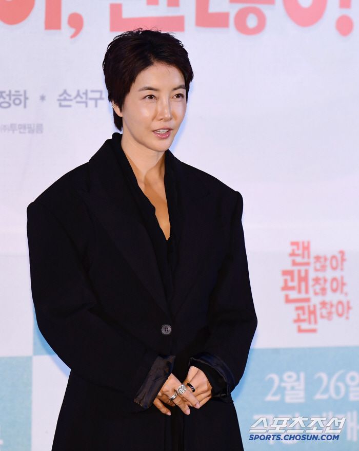 18일 서울 용산CGV에서 영화 '괜찮아 괜찮아 괜찮아' 언론시사회가 열렸다. 포토타임 포즈를 취하고 있는 배우 진서연. 용산=송정헌 기자songs@sportschosun.com/2025.02.18/