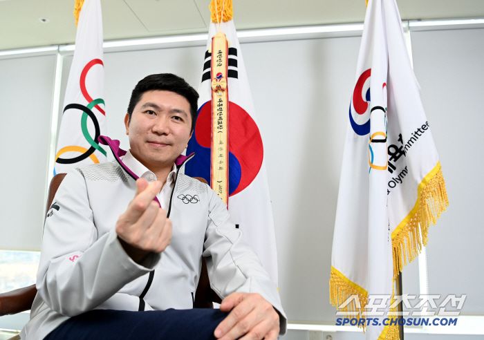 유승민 대한체육회장이 11일 서울 올림픽회관에서 진행된 스포츠조선과의 인터뷰에 앞서 포즈를 취하고 있다. 허상욱 기자 wook@sportschosun.com/2025.03.11/