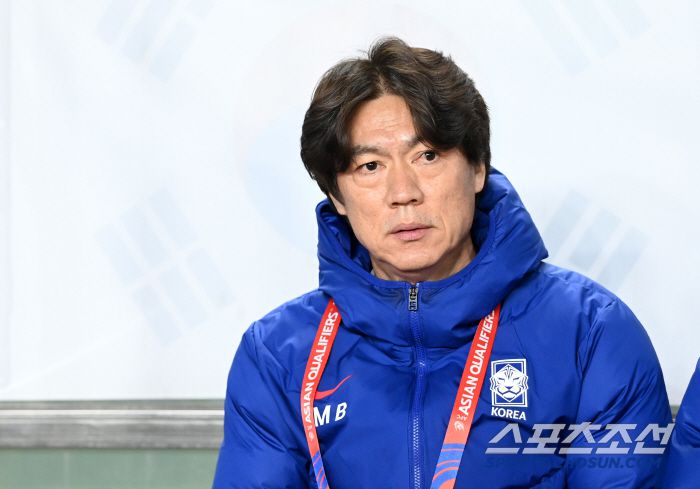 20일 고양종합운동장에서 열린 대한민국과 오만의 2026 북중미 월드컵 아시아지역 3차 예선, 경기 시작을 기다리는 홍명보 감독의 모습. 고양=허상욱 기자wook@sportschosun.com/2025.03.20/