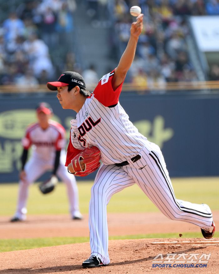 23일 잠실구장에서 열린 LG 트윈스와 롯데 자이언츠의 경기. LG 손주영이 역투하고 있다. 잠실=박재만 기자 pjm@sportschosun.com/2025.03.23/