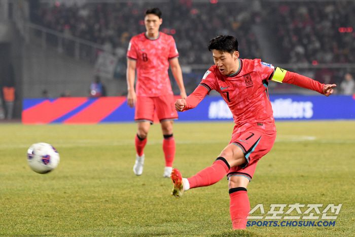 20일 고양종합운동장에서 열린 2026 FIFA 북중미 월드컵 아시아지역 3차 예선 대한민국과 오만의 경기. 손흥민이 슈팅을 시도하고 있다. 고양=박재만 기자 pjm@sportschosun.com/2025.03.20/