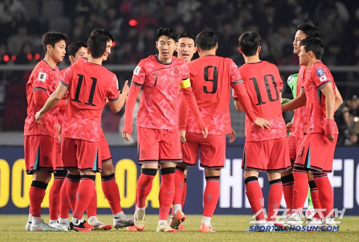 20일 고양종합운동장에서 열린 2026 FIFA 북중미 월드컵 아시아지역 3차 예선 대한민국과 오만의 경기. 손흥민이 경기를 준비하고 있다. 고양=박재만 기자 pjm@sportschosun.com/2025.03.20/