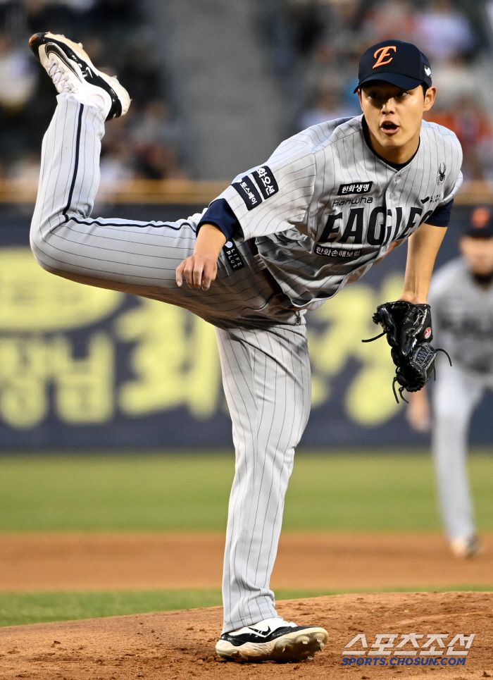 27일 잠실야구장에서 열린 한화와 LG의 경기, 한화 선발투수 문동주가 역투하고 있다. 잠실=허상욱 기자wook@sportschosun.com/2025.03.27/