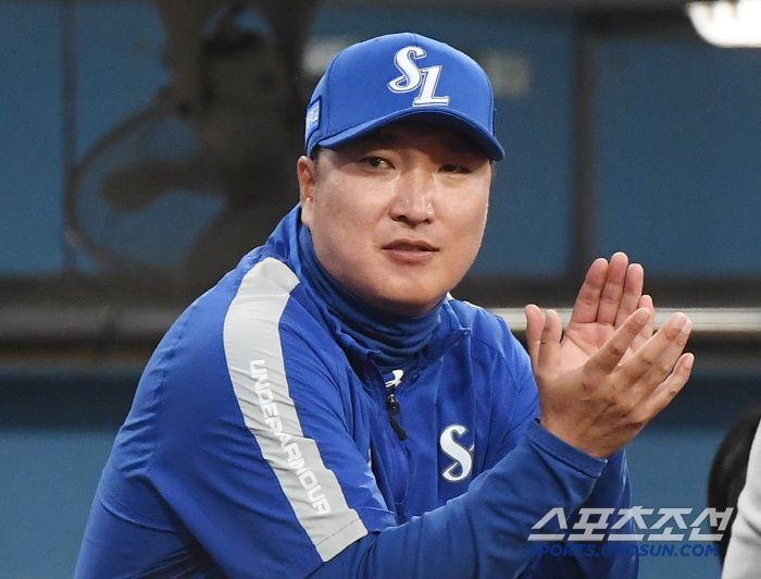 25일 대구 라이온즈파크에서 열린 NC-삼성전. 삼성 이진영 코치가 타자를 격려하고 있다. 대구=정재근 기자 cjg@sportschosun.com/2025.3.25/