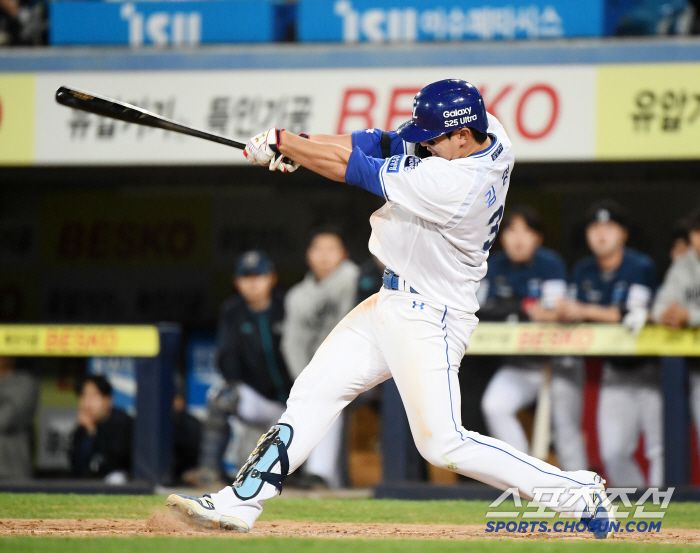 25일 대구 라이온즈파크에서 열린 NC-삼성전. 6회말 2사 만루 김영웅이 만루홈런을 치고 있다. 대구=정재근 기자 cjg@sportschosun.com/2025.3.25/
