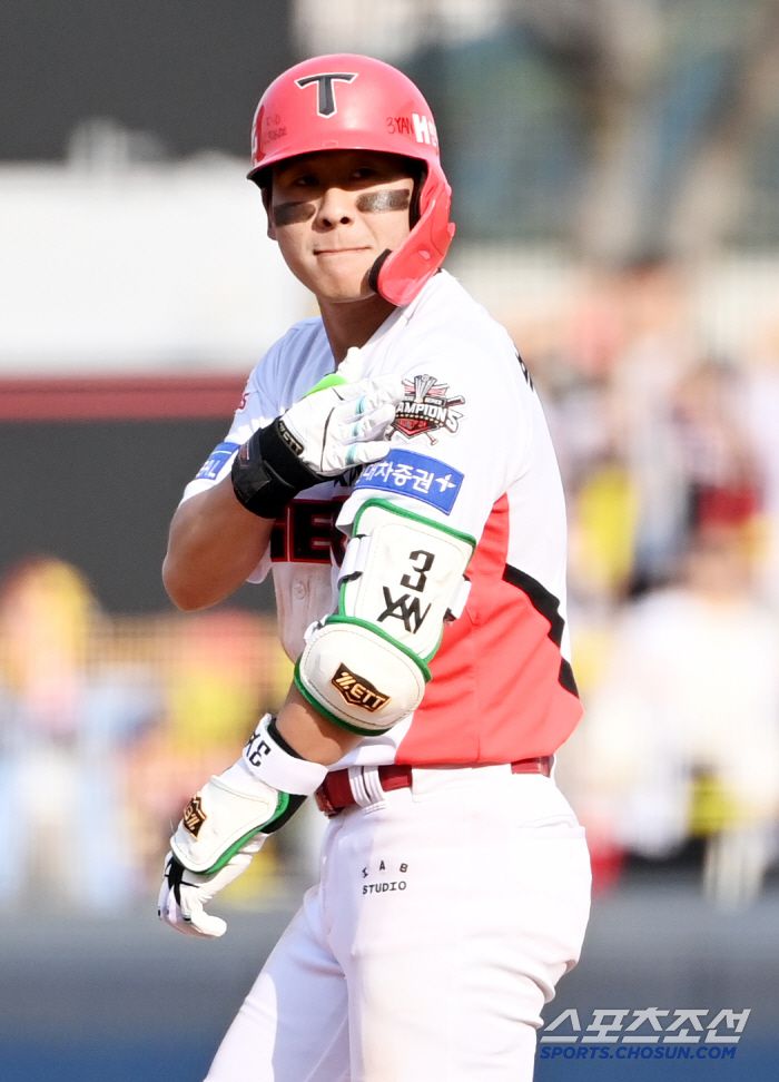 23일 광주KIA챔피언스필드에서 열린 NC와 KIA의 경기, 7회말 KIA 박찬호가 2루타를 치고 기뻐하고 있다. 광주=허상욱 기자wook@sportschosun.com/2025.03.23/