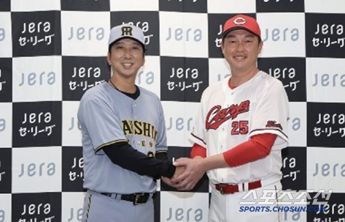 한신 후지카와 감독과 아라이 히로시마 감독. 후지카와 감독은 28일 히로시마를 상대로 사령탑 데뷔 첫승을 기록했다. 사진캡처=한신 타이거즈 SNS