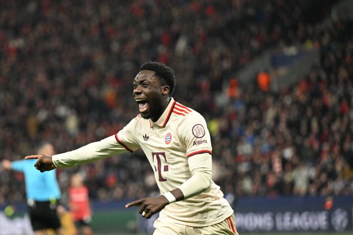 바이에른 뮌헨 의료진의 문제에 대한 소식이 등장했다. 지나친 관리 부족으로 선수단이 부상 문제가 터지고 말았다는 주장이었다. 김민재도 부상 위험을 피하기 힘든 상황이다. TZ는 31일(한국시각) '김민재는 당초 아킬레스건 부상으로 인해 장크트 파울리전에서 휴식을 취할 예정이었다. 하지만 선택권이 없었기에 출전하게 됐다. 김민재는 감기에 걸렸음에도 출전했고, 지금은 기침 때문에 허리 문제까지 생겼다'라고 전했다. AFP연합뉴스