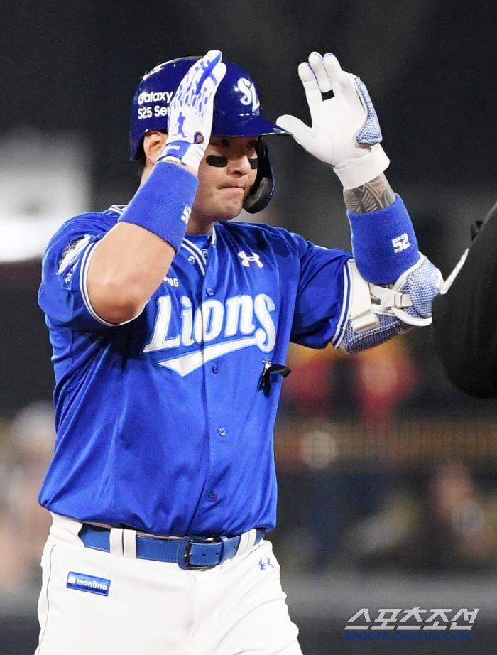 2일 광주 기아챔피언스필드에서 열린 KIA 타이거즈와 삼성 라이온즈의 경기. 8회초 1루 1,2루 삼성 박병호가 적시타를 날린 뒤 환호하고 있다. 광주=박재만 기자 pjm@sportschosun.com/2025.04.02/