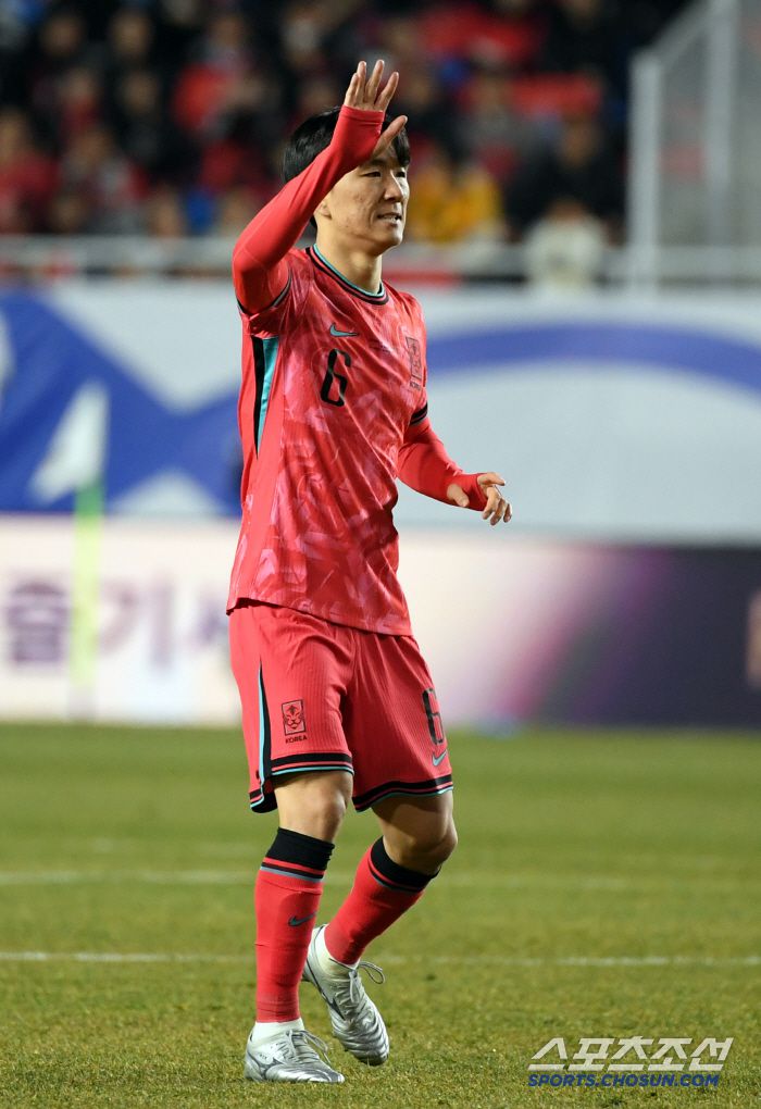 25일 수원월드컵경기장 열린 2026 FIFA 북중미 월드컵 아시아지역 3차 예선 대한민국과 요르단의 경기. 황인범이 숨을 고르고 있다. 수원=박재만 기자 pjm@sportschosun.com/2025.03.25/