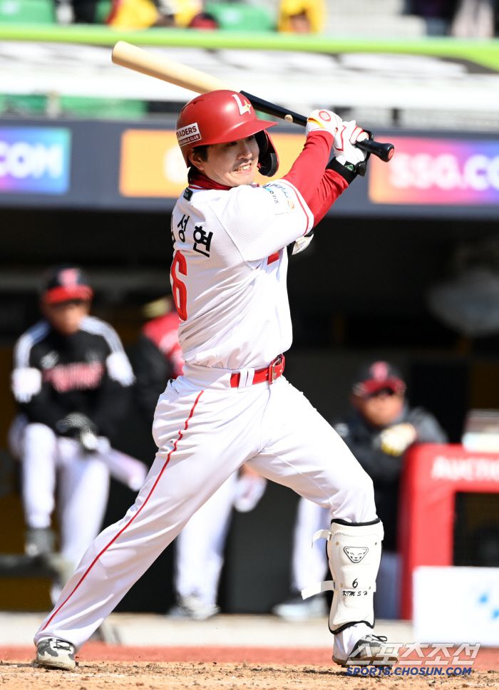 16일 인천SSG랜더스필드에서 열린 시범경기 LG와 SSG의 경기, SSG 김성현이 타격을 하고 있다. 인천=허상욱 기자wook@sportschosun.com/2025.03.16/