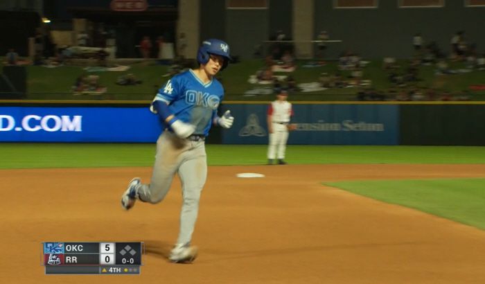 오클라호마시티 김혜성이 13일(한국시각) 라운드록과의 경기에서 비거리 141m 초대형 홈런을 터뜨린 뒤 베이스를 돌고 있다. 사진=MiLB.TV 캡처