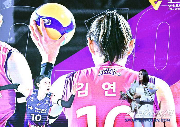 도드람 2024~2025 V리그 시상식이 14일 오후 서울 홍은동 스위스그랜드호텔에서 열렸다. MVP에 뽑힌 김연경이 수상 소감을 말하고 있다. 정재근 기자 cjg@sportschosun.com/2025.4.14/