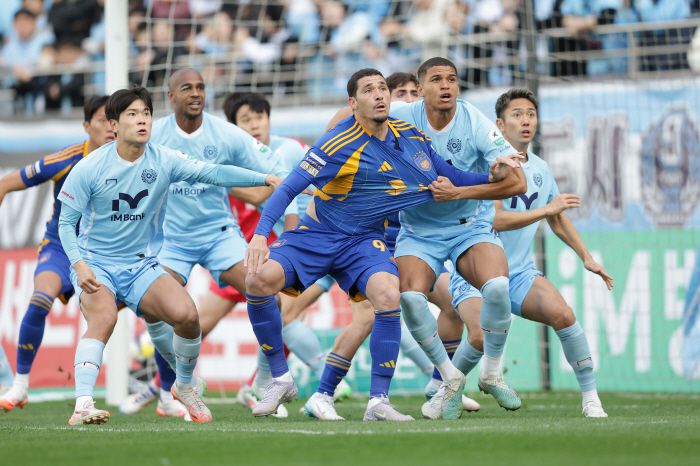 대구iM뱅크파크/ K리그1/ 대구FC vs 울산HDFC/ 울산 야고, 대구 황재원, 카이오/ 경합/ 사진 김정수