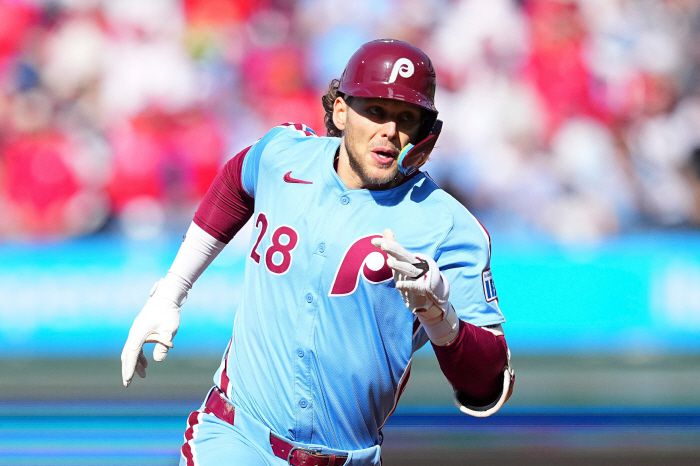 필라델피아 알렉 봄이 1회말 중월 3루타를 때리고 베이스를 힘차게 달리고 있다. AFP연합뉴스