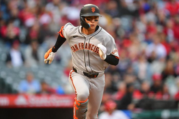 이정후가 1회초 3루 번트안타를 치고 1루로 내달리고 있다. Imagn Images연합뉴스