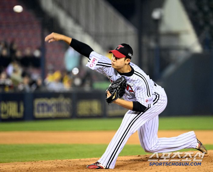 24일 잠실야구장에서 열린 NC와 LG의 경기, 9회초 LG 김영우가 역투하고 있다. 잠실=허상욱 기자wook@sportschosun.com/2025.04.24/