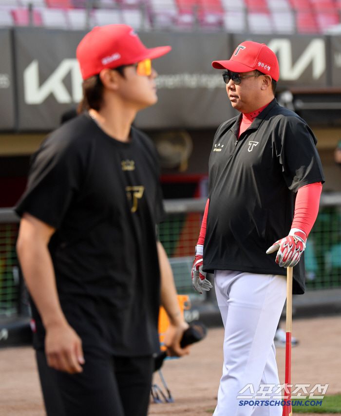 25일 광주 기아챔피언스필드에서 열린 KIA 타이거즈와 LG 트윈스의 경기. 부상에서 복귀한 KIA 김도영이 훈련을 하고 있다. 광주=박재만 기자 pjm@sportschosun.com/2025.04.25/