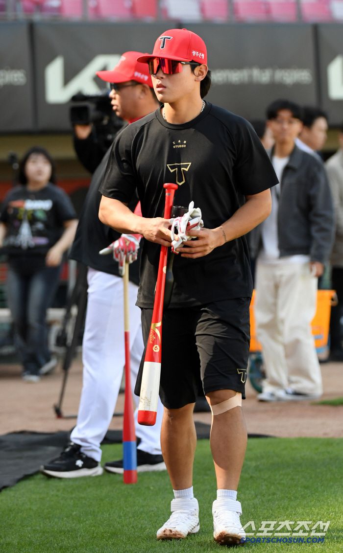 25일 광주 기아챔피언스필드에서 열린 KIA 타이거즈와 LG 트윈스의 경기. 부상에서 복귀한 KIA 김도영이 훈련을 하고 있다. 광주=박재만 기자 pjm@sportschosun.com/2025.04.25/