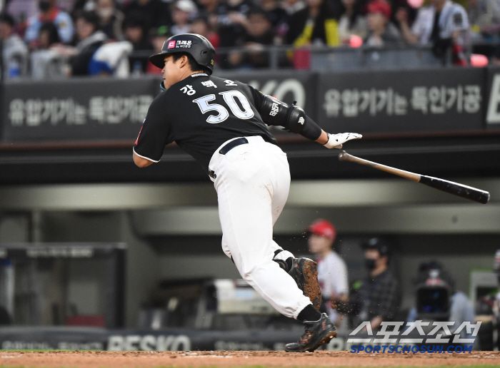 17일 광주 기아 챔피언스필드에서 열린 KT-KIA전. 3회초 2사 2루 강백호가 1타점 적시타를 치고 있다. 광주=정재근 기자 cjg@sportschosun.com/2025.4.17/