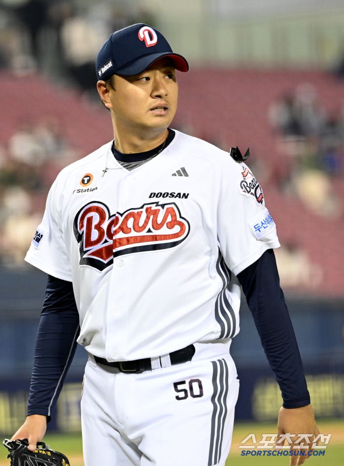 두산 이영하가 더그아웃으로 향하고 있다. 잠실=허상욱 기자 wook@sportschosun.com