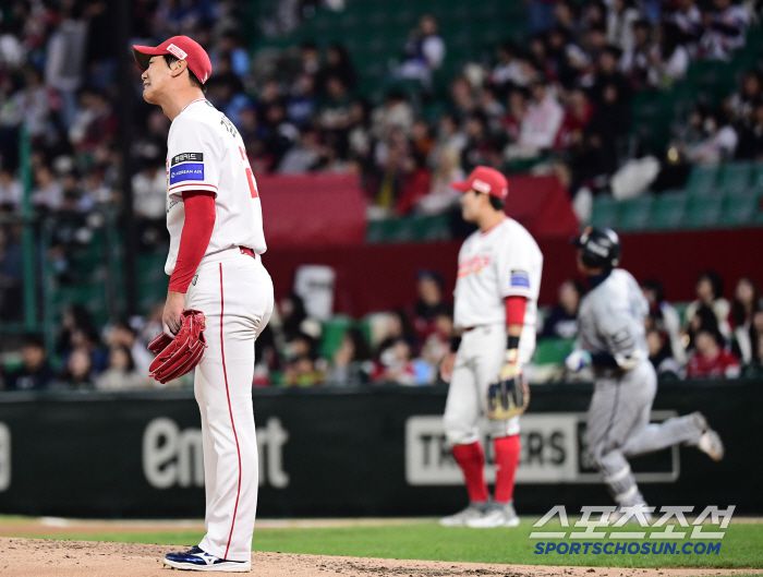 16일 인천 SSG랜더스필드에서 열린 KBO리그 SSG와 한화의 경기. 4회 SSG 김광현 상대 역전 투런포를 날린 한화 노시환. 인천=송정헌 기자songs@sportschosun.com/2025.04.16/