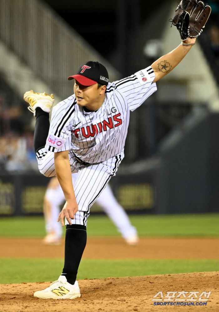 16일 잠실야구장에서 열린 삼성과 LG의 경기, LG 이지강이 역투하고 있다. 잠실=허상욱 기자wook@sportschosun.com/2025.04.16/