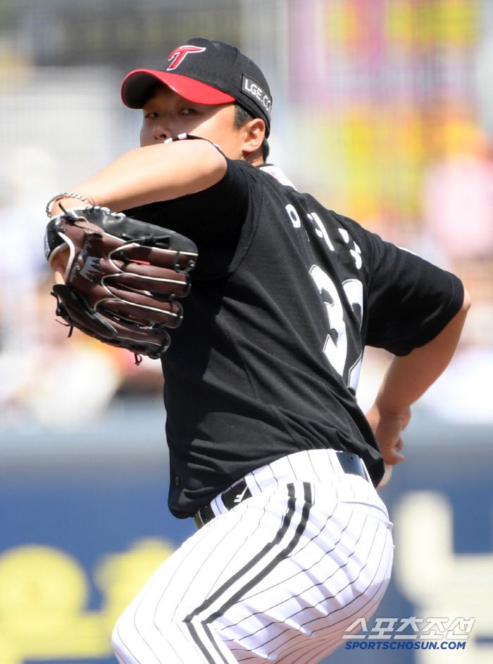 26일 광주 기아챔피언스필드에서 열린 KIA 타이거즈와 LG 트윈스의 경기. LG 이지강이 역투하고 있다. 광주=박재만 기자 pjm@sportschosun.com/2025.04.26/