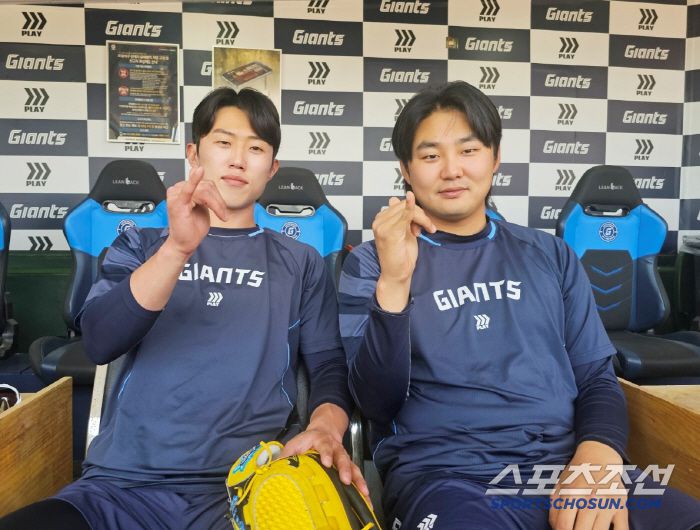 전민재(왼쪽)-정철원. 이종서 기자
