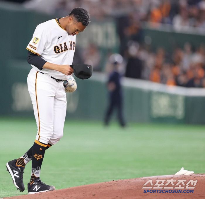 마무리 마르티네스는 9회를 세 타자, 8구로 끝냈다. 사진캡처=요미우리 자이언츠 SNS