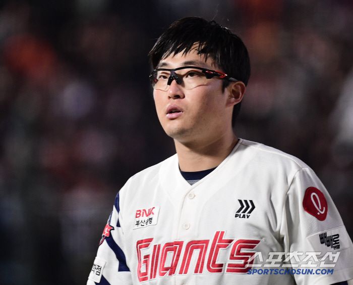 24일 부산 사직야구장에서 열린 롯데와 한화의 경기. 6회 투구를 마치고 마운드를 내려오는 롯데 선발 박세웅. 부산=송정헌 기자songs@sportschosun.com/2025.04.24/