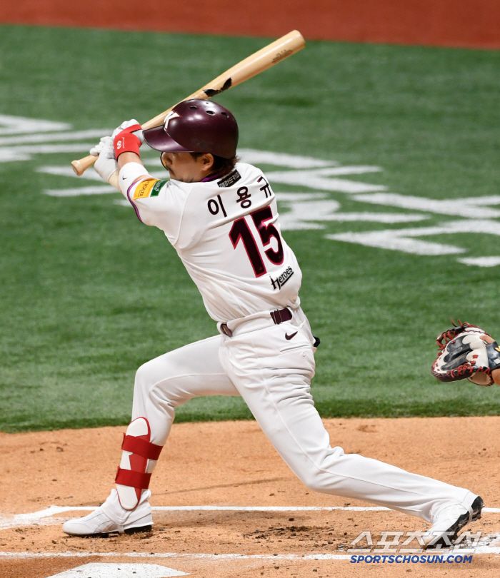 키움 이용규가 타격을 하고 있다. 고척=박재만 기자 pjm@sportschosun.com/2025.04.30/