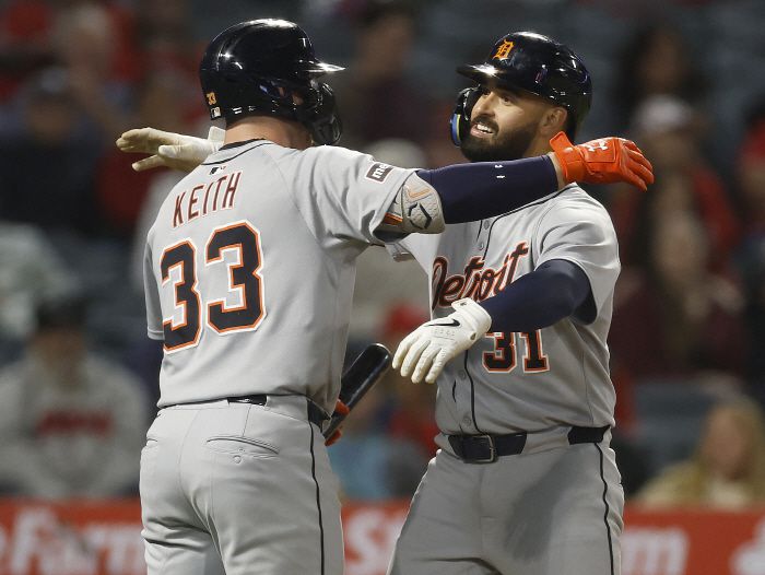 MLB 사상 최초로 9회 한 이닝에만 2개의 홈런을 친 타자가 등장했다. 바로 디트로이트 타이거스의 외야수 라일리 그린(25)이다.  그린은 3일(이하 한국시각) 미국 캘리포니아주 애너하임 에인절스타디움에서 열린 2025 MLB 정규리그 LA에인절스와의 원정경기에 4번 지명타자로 선발 출전해 'MLB 최초기록'을 수립했다. 9회초 공격에서 두 번이나 타석에 나와 모두 홈런을 날렸다. 그린의 놀라운 홈런쇼를 앞세운 디트로이트는 9회초 공격에서만 8점을 쏟아부으며 9대1로 승리했다.  <저작권자(c) 연합뉴스, 무단 전재-재배포, AI 학습 및 활용 금지>