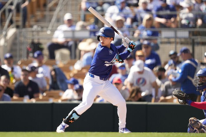 '혜성이 빅리그로 향했다(The Comet is headed to the big league)'  특유의 성실함과 긍정적인 태도로 기다렸더니 마침내 짜릿한 영광의 순간이 찾아왔다. 김혜성(26)이 드디어 '메이저리거의 꿈'을 이뤄냈다.   LA다저스가 4일 오전(이하 한국시각) 마이너리그 트리플A 오클라호마시티 코메츠에서 뛰고 있던 내야수 김혜성은 빅리그로 콜업했다고 발표했다.   <저작권자(c) 연합뉴스, 무단 전재-재배포, AI 학습 및 활용 금지>