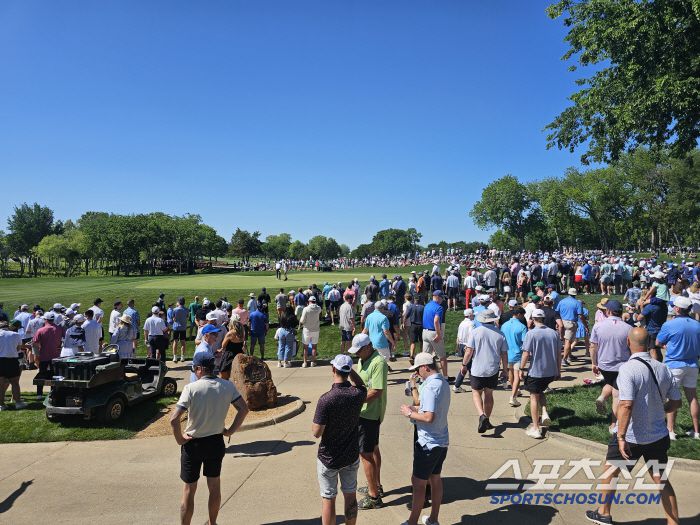 셰플러를 따라다니는 수많은 팬들. 사진=김용 기자